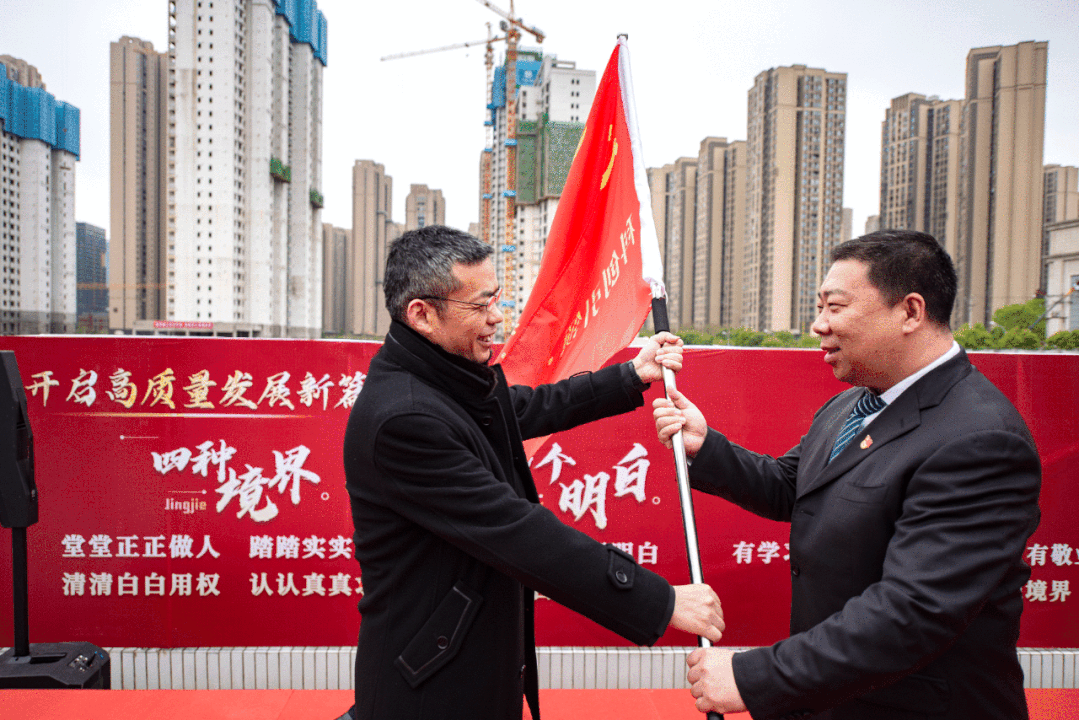 3.23扛旗开赛，“建证匠心·红色先锋”劳动竞赛重磅开启！4.gif