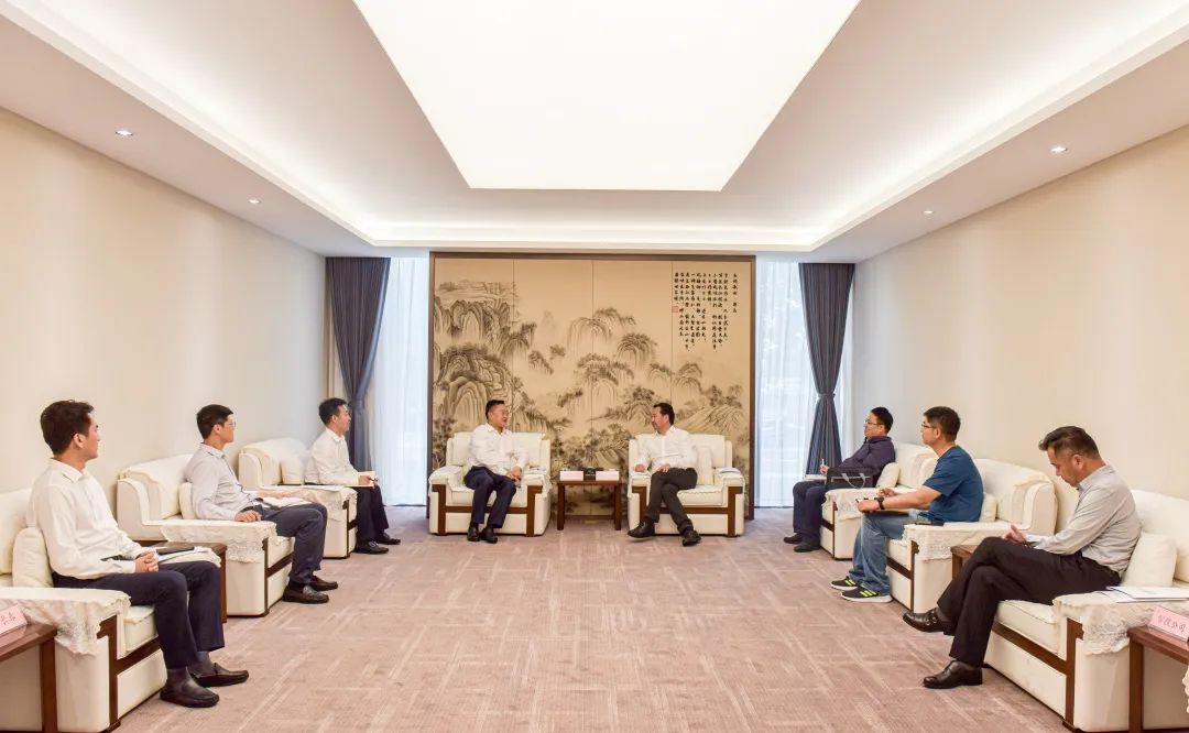 4.25 王延波拜会武汉经开区工委委员、管委会副主任王洋.jpg