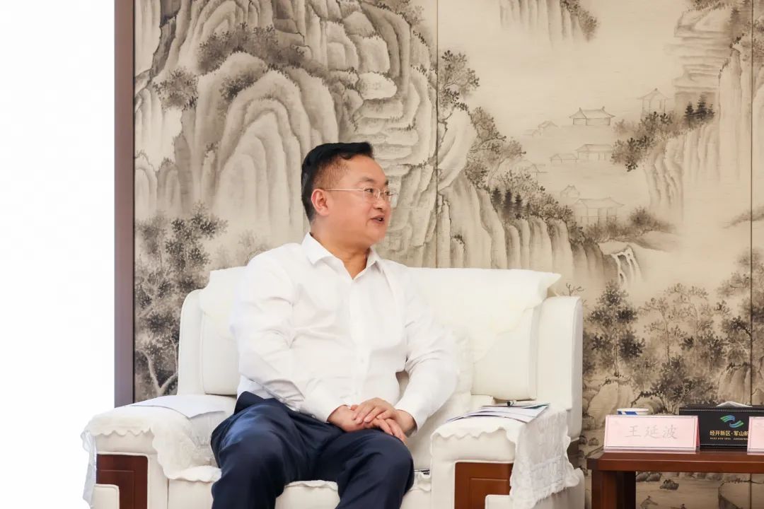 王延波拜会武汉经开区工委委员管委会副主任王洋