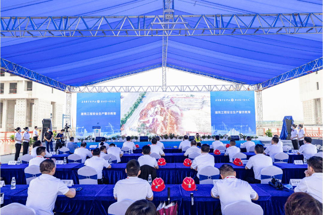 6.1 湖北省住建系统（鄂东分会场）、中建三局三公司“安全生产月”启动仪式在鄂州沙塘棚户区改造项目举行！9.gif