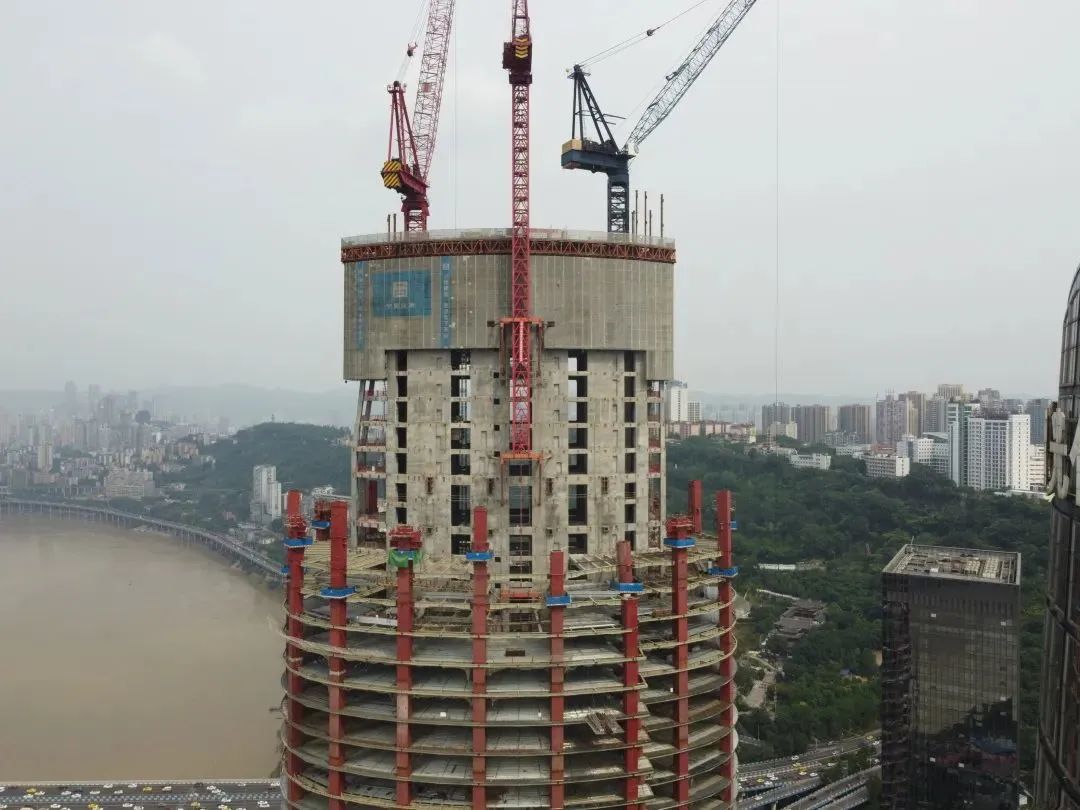 6.20 458米，重庆第一高楼封顶！中建三局三公司刷新山城天际线！4.jpg