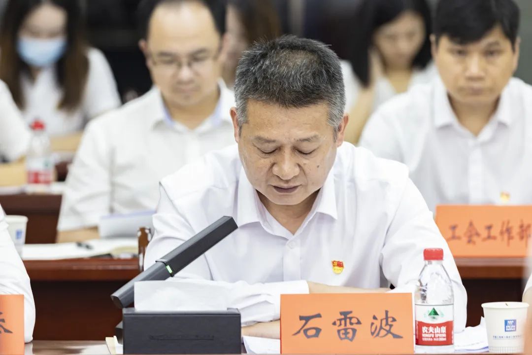 6.24 中共武汉洪山区委、中建三局三公司党委开展理论学习中心组联组学习3.jpg