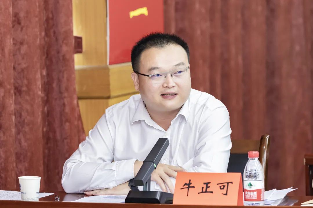 6.24 中共武汉洪山区委、中建三局三公司党委开展理论学习中心组联组学习5.jpg