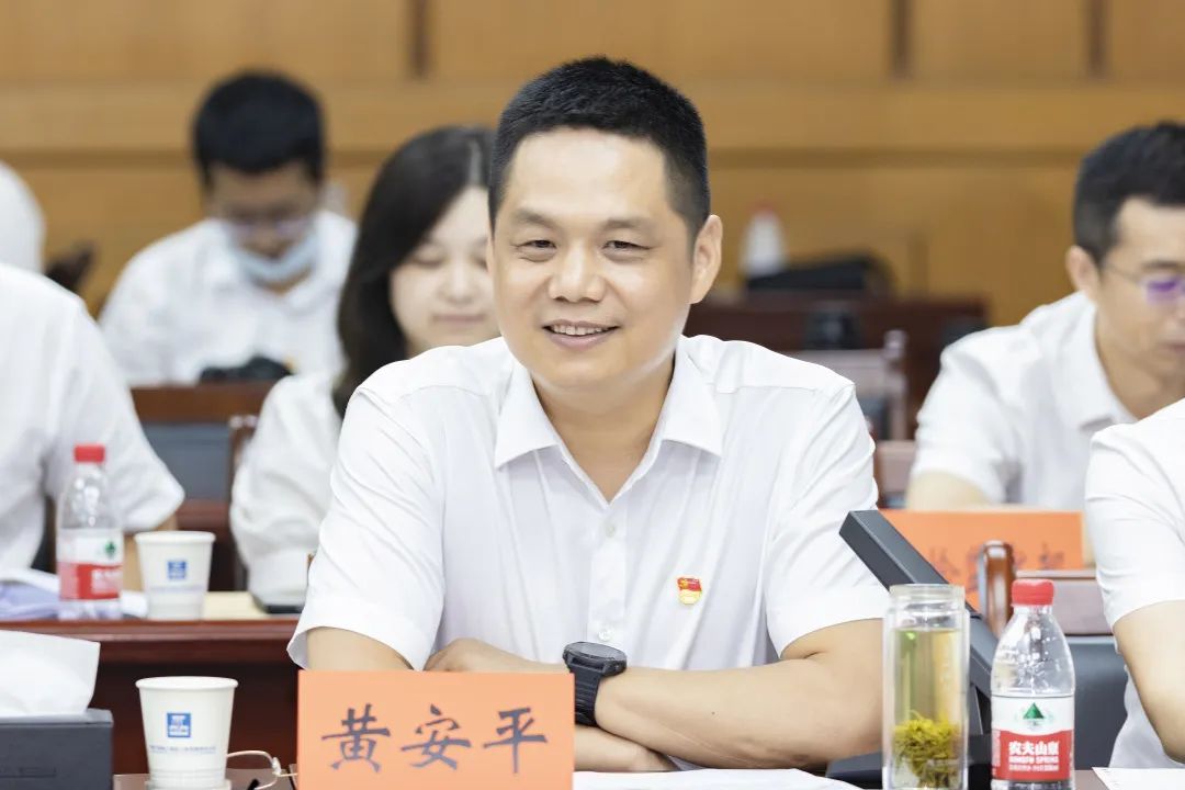 6.24 中共武汉洪山区委、中建三局三公司党委开展理论学习中心组联组学习6.jpg