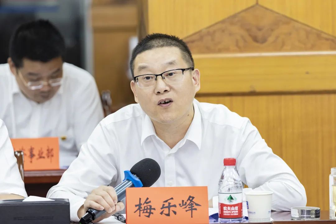 6.24 中共武汉洪山区委、中建三局三公司党委开展理论学习中心组联组学习7.jpg