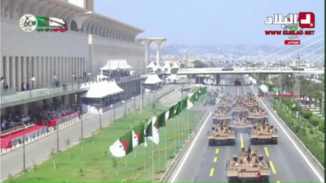 7.12 震撼！“中建三局造”建证阿尔及利亚60周年阅兵庆典1.gif
