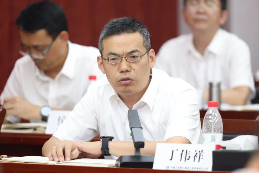 8.1  不折不扣抓落实！公司召开年中生产安全会4.jpg