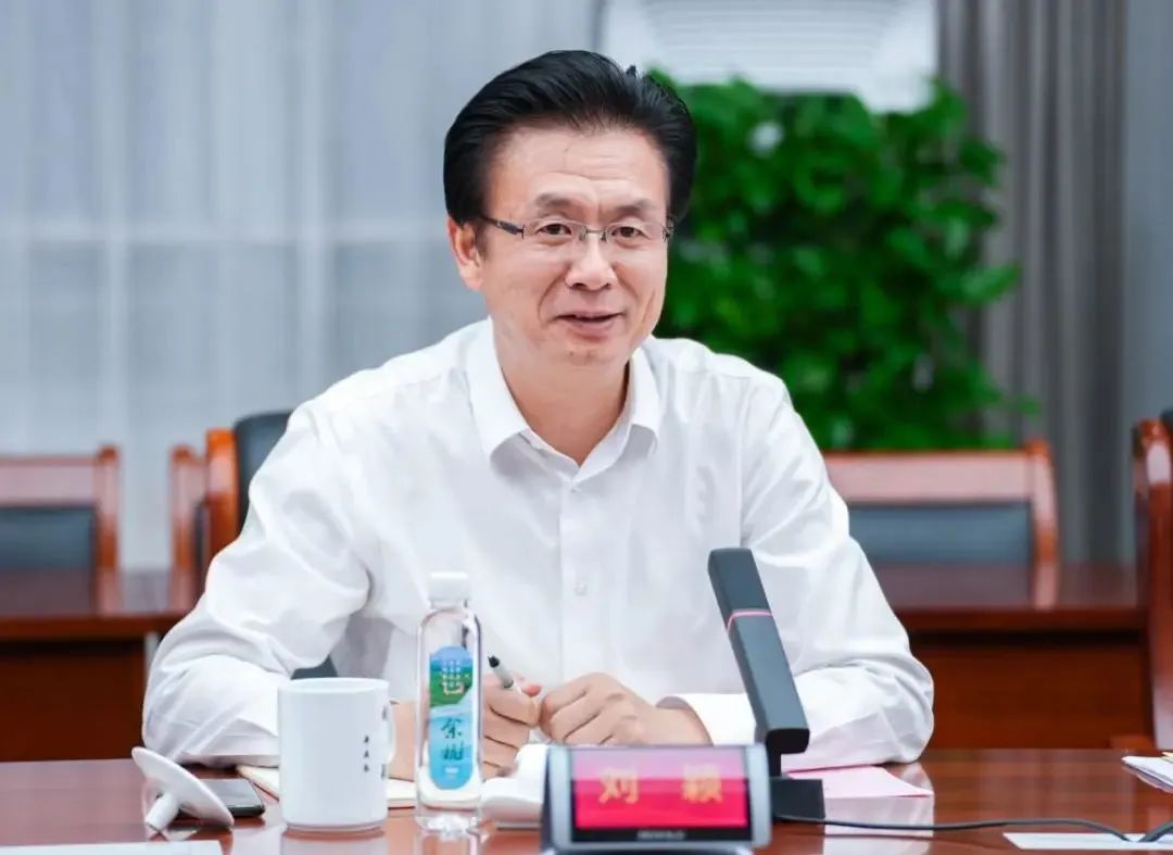 9.8 陈卫国与杭州市委常委、余杭区委书记刘颖座谈交流2.jpg