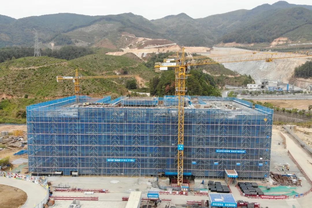 10.27 实干快干！南平市延平新城医院（一期）项目门诊楼封顶！1.jpg