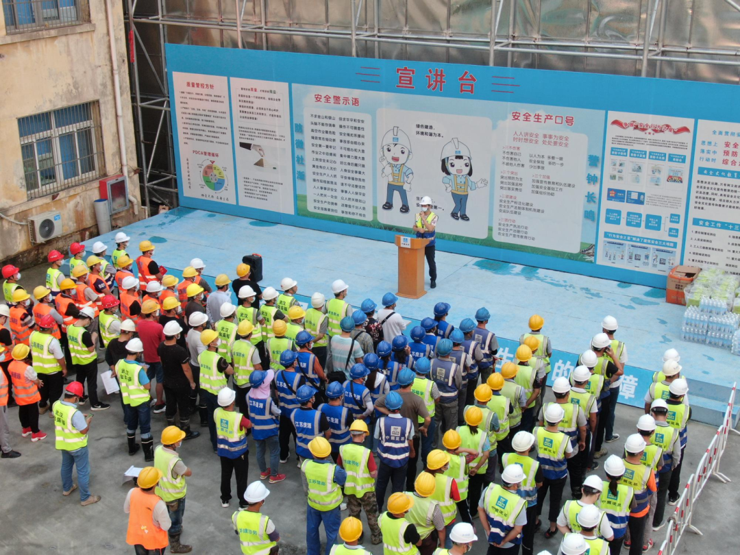 11.29 南京华贸国际中心艺术公寓封顶！3.png