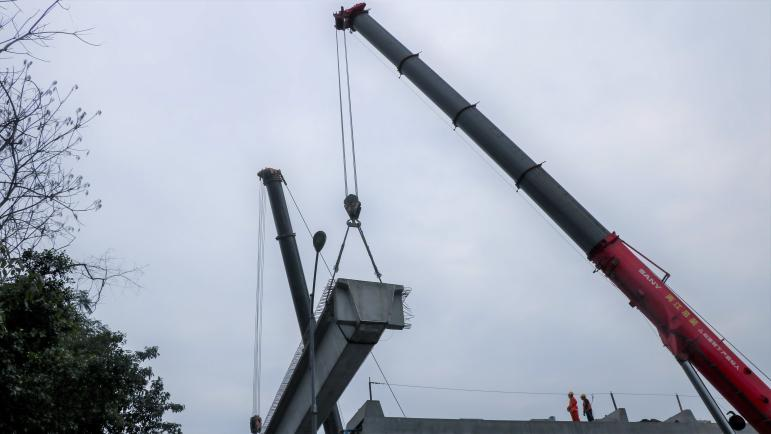 2.22 重庆茶惠大道(一标段)工程首片预制箱梁完成架设2.png 2.22 重庆茶惠大道(一标段)工程首片预制箱梁完成架设2.png