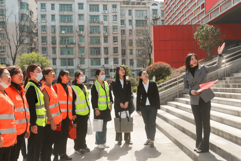 3.6 建证芳华七十载 巾帼建功新时代！中建三局三公司举办“三八”妇女节主题活动11.gif