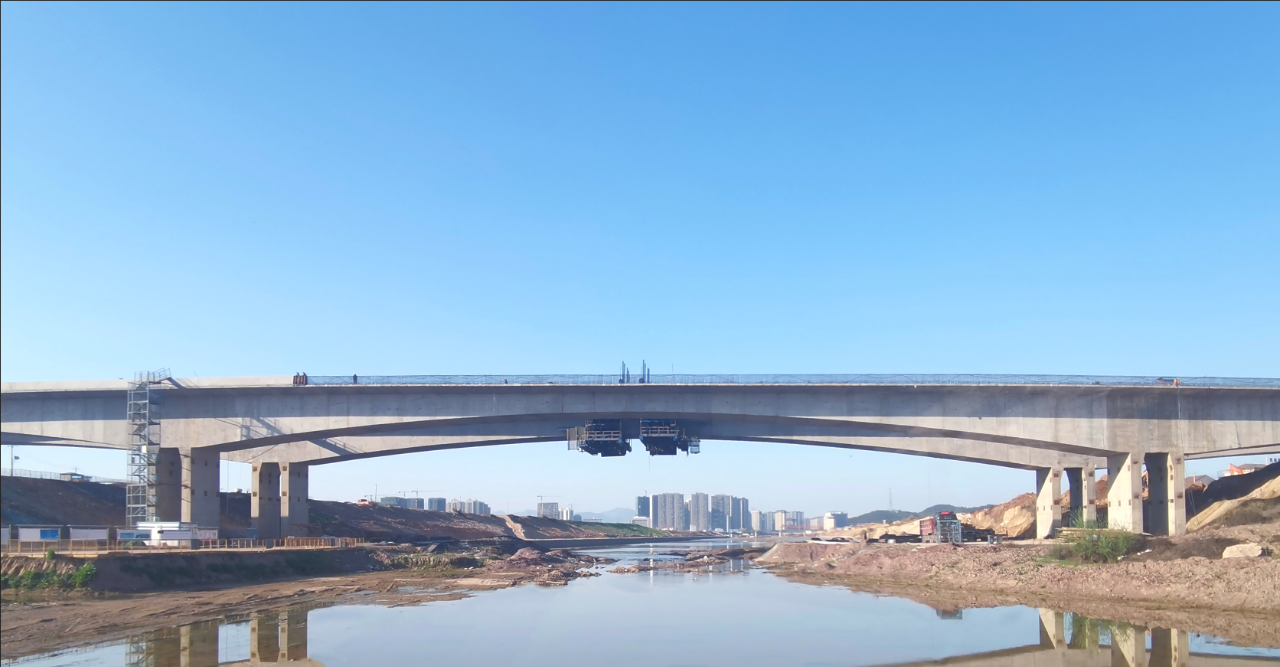 3.20 全线合龙！黄梅县第一座悬浇公路大桥完成重要节点！1.png