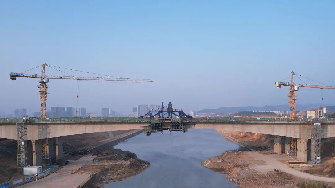 3.20 全线合龙！黄梅县第一座悬浇公路大桥完成重要节点！4.jpg