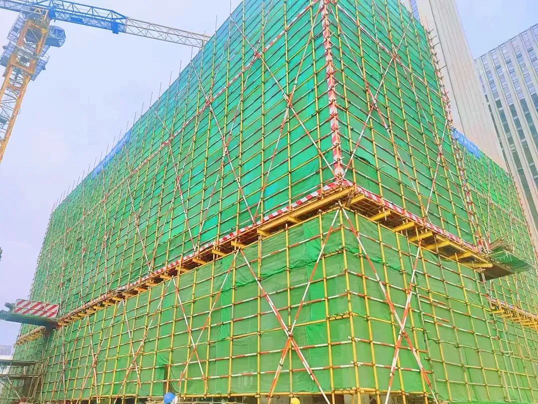 3.21 提前20天！成都新希望中鼎国际二期项目一标段主体结构全面封顶！3.jpg