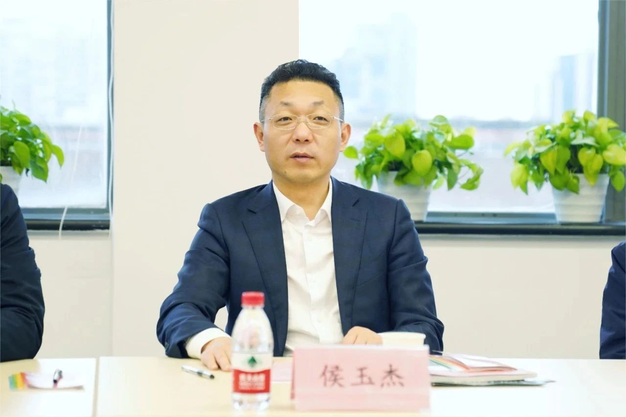 4.4 中建三局与同济大学土木工程学院开展校企合作交流3.jpg