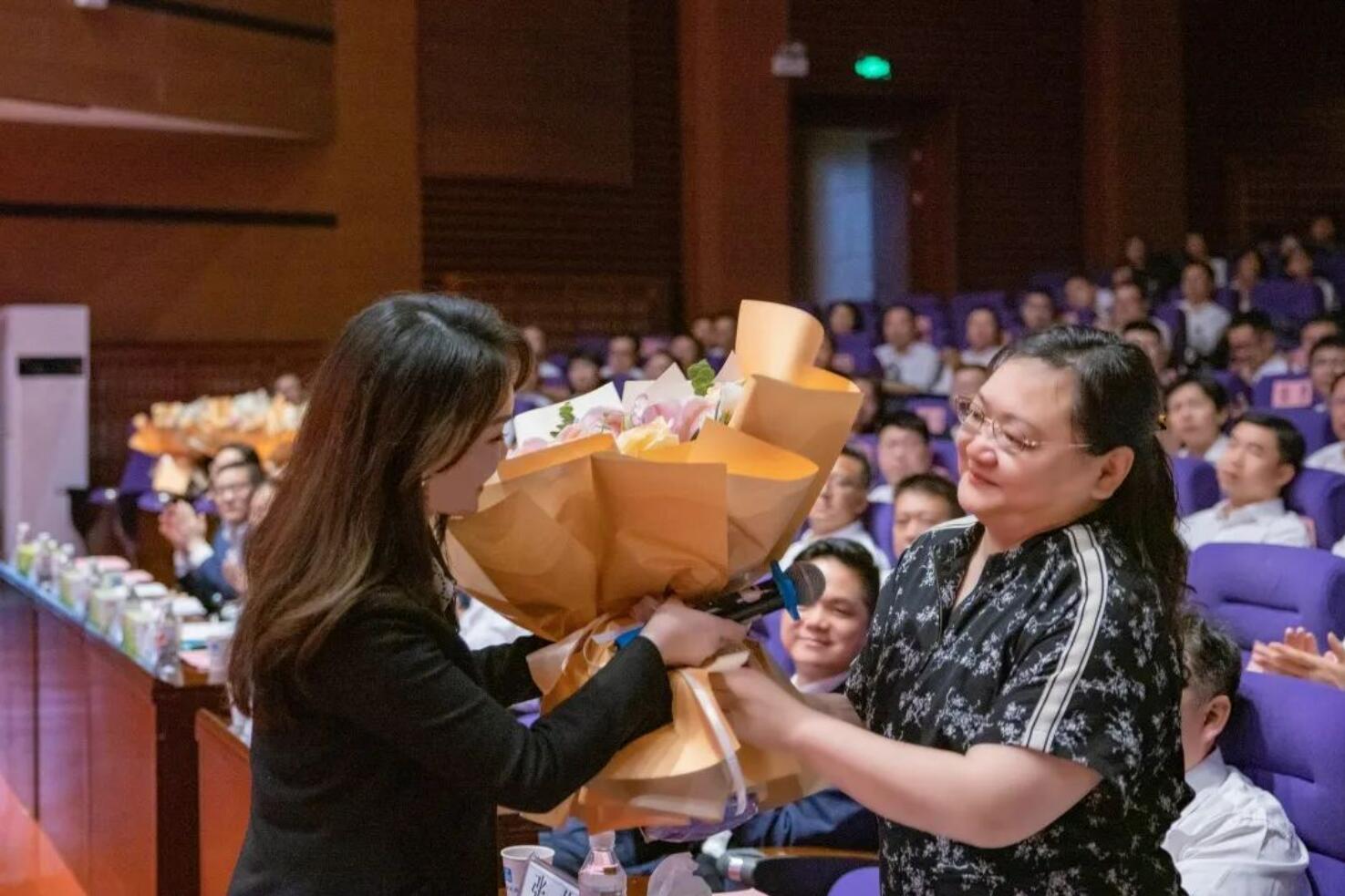 4.18 热泪盈眶，热血沸腾！这场活动现场一次又一次响起热烈掌声！6.jpg