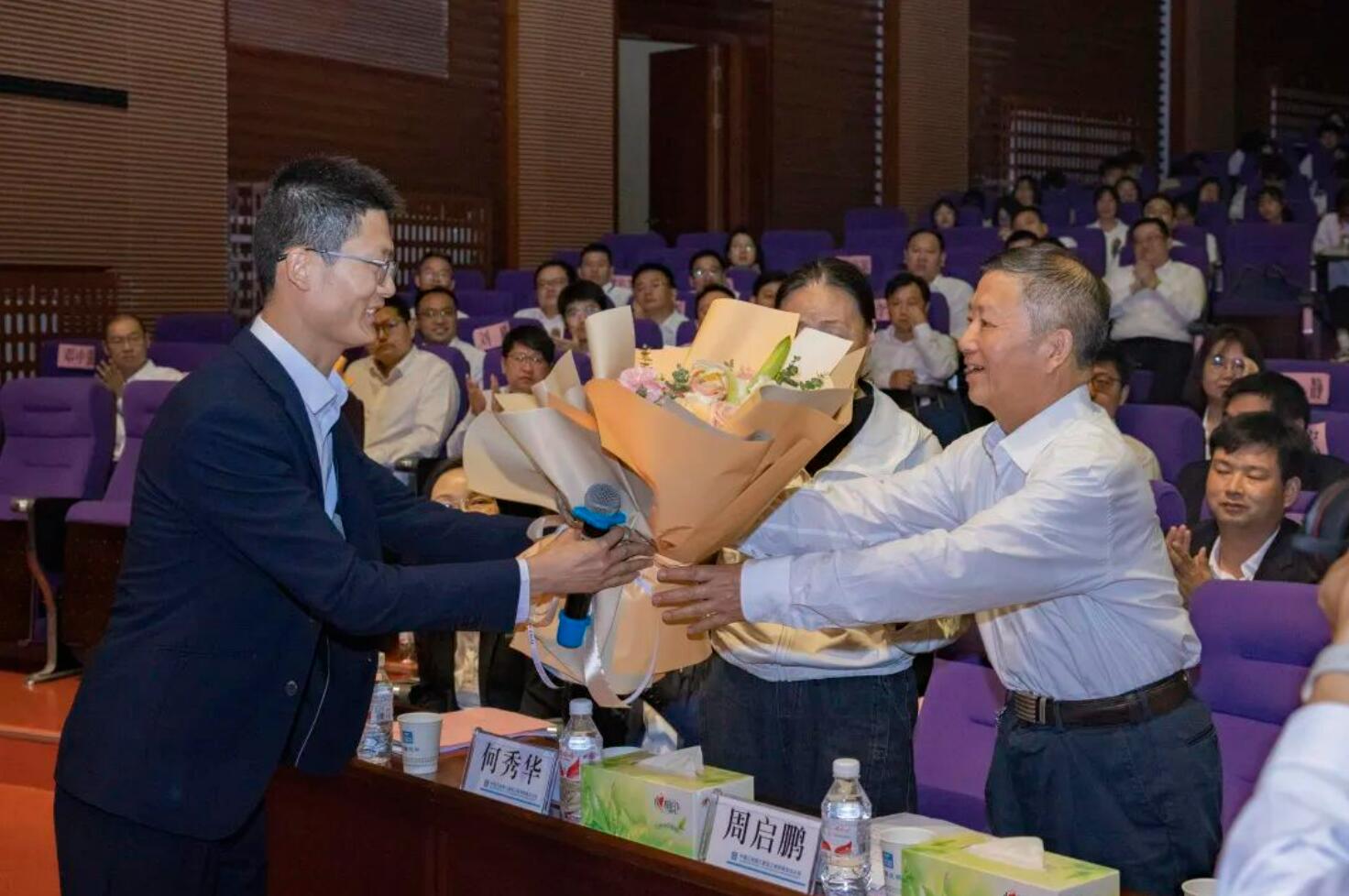 4.18 热泪盈眶，热血沸腾！这场活动现场一次又一次响起热烈掌声！12.jpg