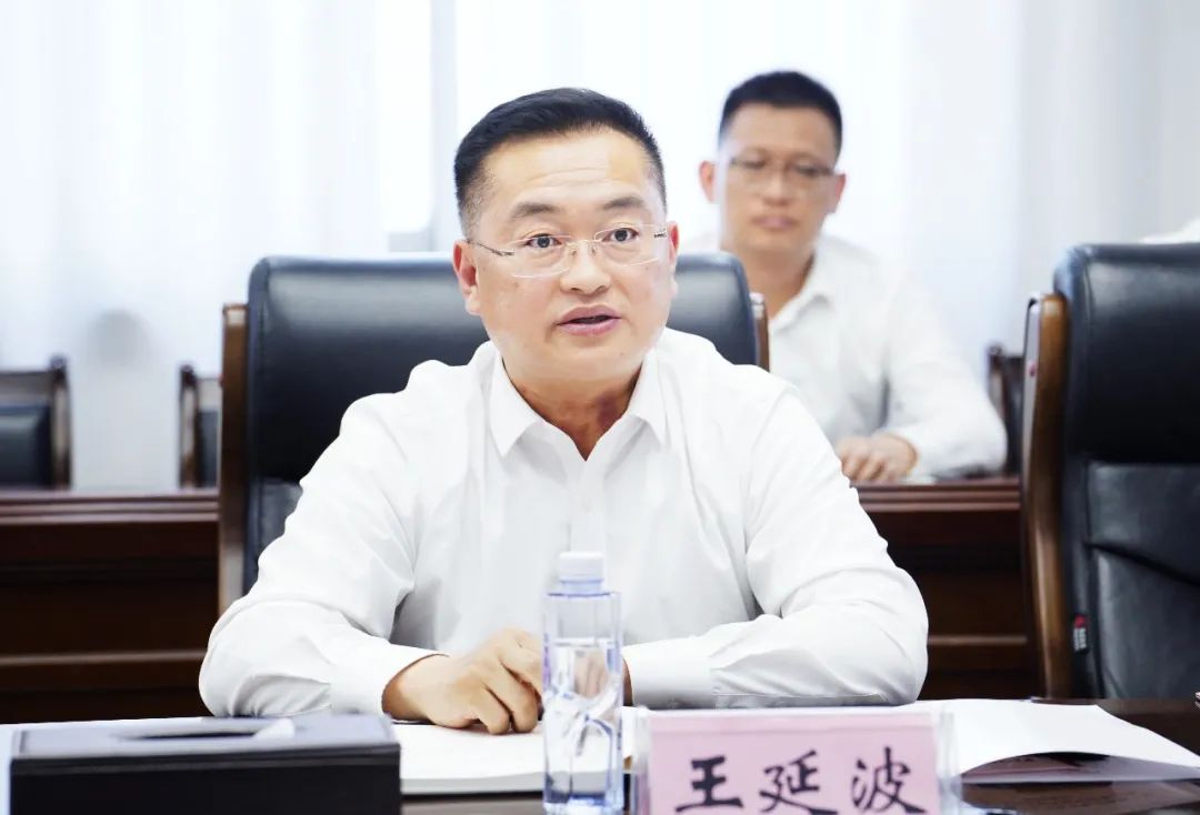 4.20 王延波拜会随州市委常委、市政府党组副书记、副市长吴丕华3.jpg