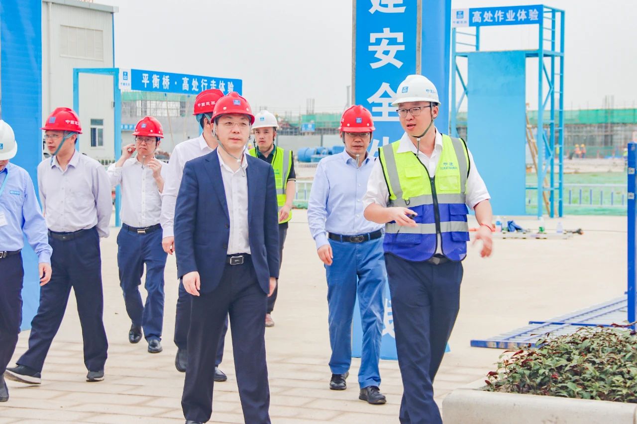 4.24 侯玉杰赴广州白云机场T3航站楼项目调研1.jpg