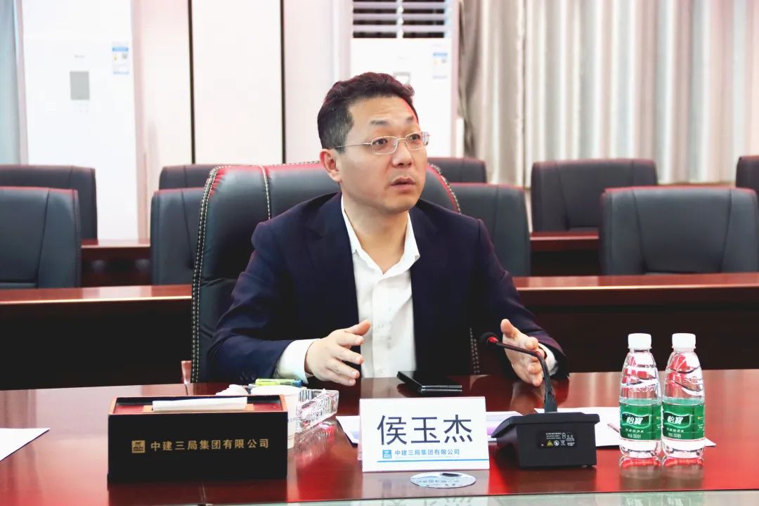 4.24 侯玉杰赴广州白云机场T3航站楼项目调研3.jpg