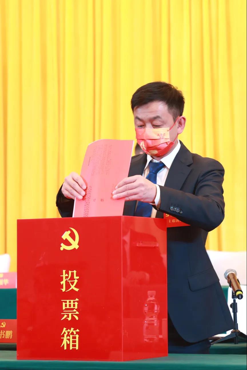 致力成为最具价值创造力的国内领先、中建顶尖的建筑综合服务商！中建三局三公司第三次党代会在汉召开