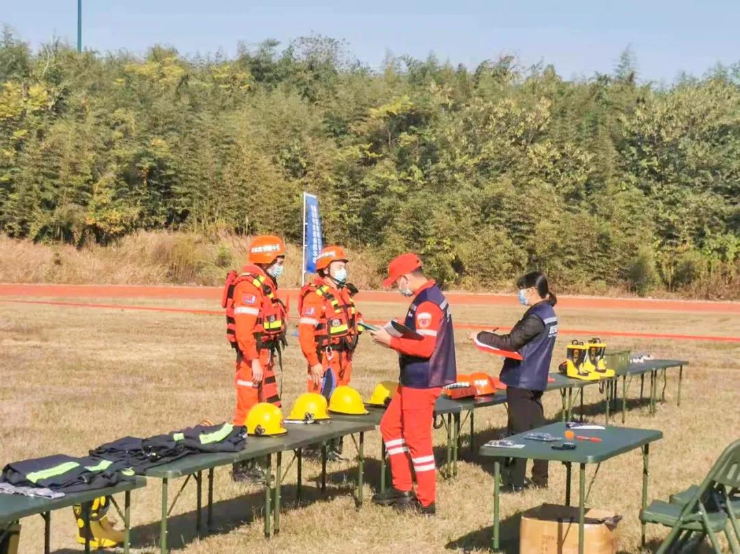 11.26第一名！“雷霆三实”救援队获武汉基层应急救援力量技能赛大奖！3.jpg