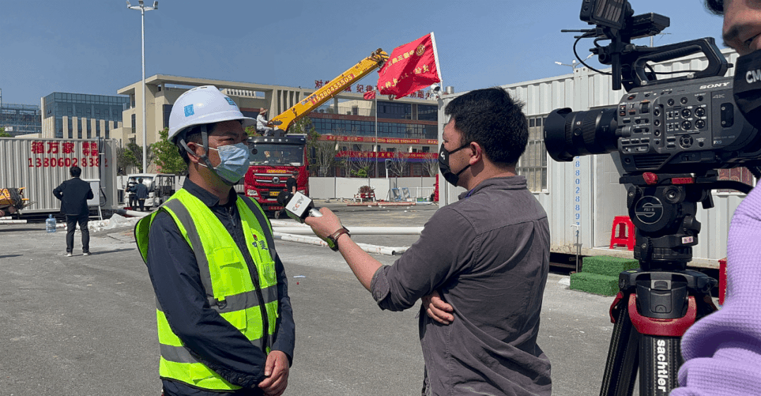 3.31央视《新闻联播》《新闻直播间》聚焦公司参建的泉州最大方舱隔离点投入使用.gif 3.31央视《新闻联播》《新闻直播间》聚焦公司参建的泉州最大方舱隔离点投入使用.gif