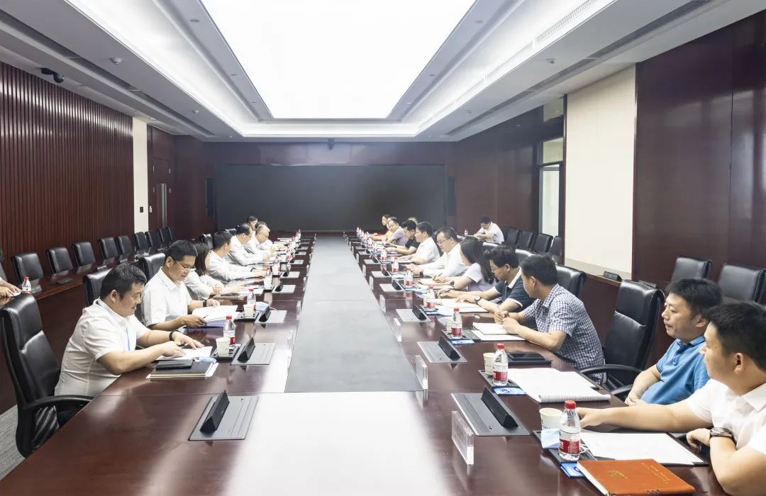 6.17 武汉市洪山区区长严中兴一行到中建三局走访调研1.jpg 6.17 武汉市洪山区区长严中兴一行到中建三局走访调研1.jpg