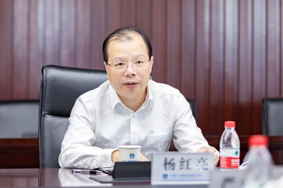 6.17 武汉市洪山区区长严中兴一行到中建三局走访调研3.jpg 6.17 武汉市洪山区区长严中兴一行到中建三局走访调研3.jpg