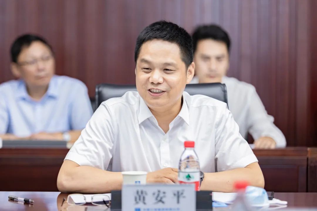 6.17 武汉市洪山区区长严中兴一行到中建三局走访调研4.jpg 6.17 武汉市洪山区区长严中兴一行到中建三局走访调研4.jpg