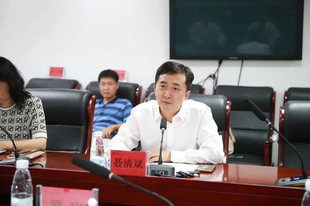 7.26 罗宏会见海南大学党委常委、副校长聂清斌2.jpg 7.26 罗宏会见海南大学党委常委、副校长聂清斌2.jpg