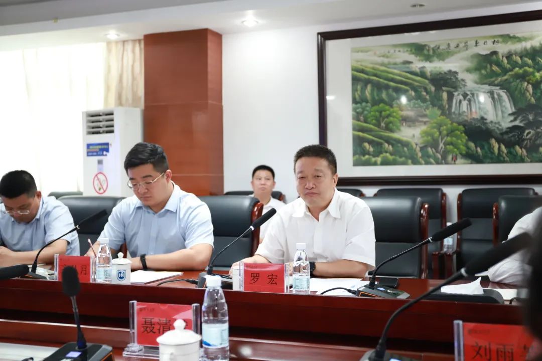 7.26 罗宏会见海南大学党委常委、副校长聂清斌3.jpg 7.26 罗宏会见海南大学党委常委、副校长聂清斌3.jpg