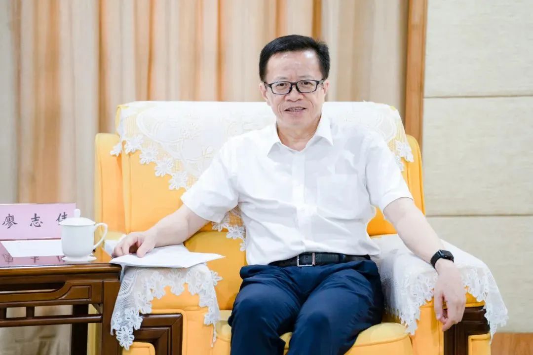 8.11 陈卫国与湖北省水利厅党组书记、厅长廖志伟会谈交流2.jpg