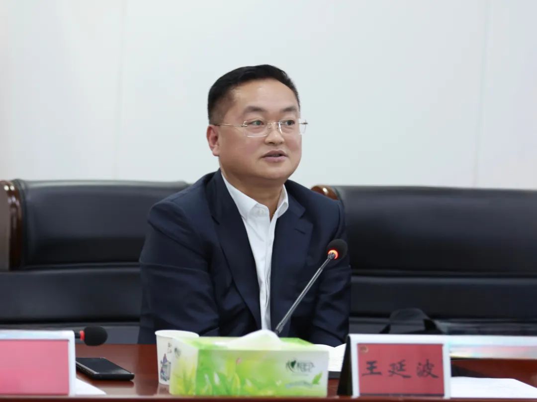 4.4 王延波一行拜会武汉市汉阳区委书记徐丽、区长郭笑撰4.jpg